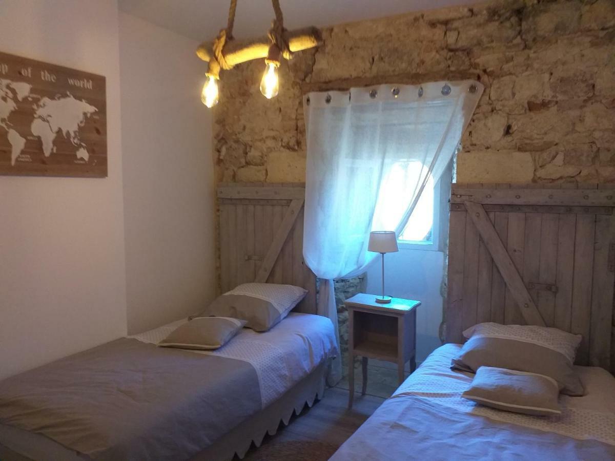 Appartement Au Coeur Du Perigord Villeréal Esterno foto